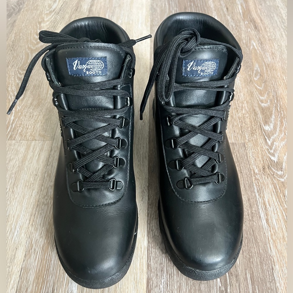 Gently worn Sundowner GTX waterproof (Gortex) hiking boot by Vasque.